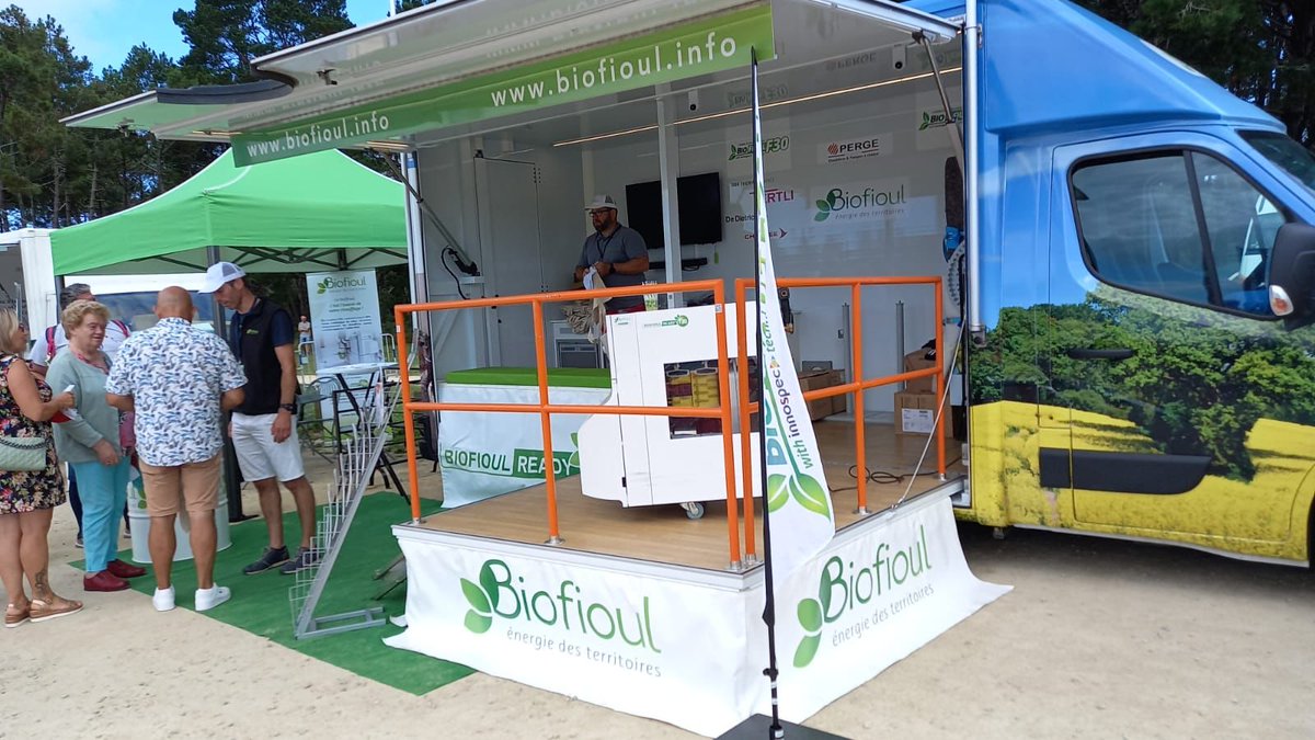 biofioul's tweet photo. Félicitations à @anders_foldager, leader du classement par points de cette 1e étape, qui endosse le maillot vert #Biofioul ! #fierte #velo #cyclisme #fioul #biofioul #TDAV #Bretagne #Morbihan [Photos: Anouck Flesch/Tour de l’Avenir; Biofioul] https://t.co/Z58B5LFSeX
