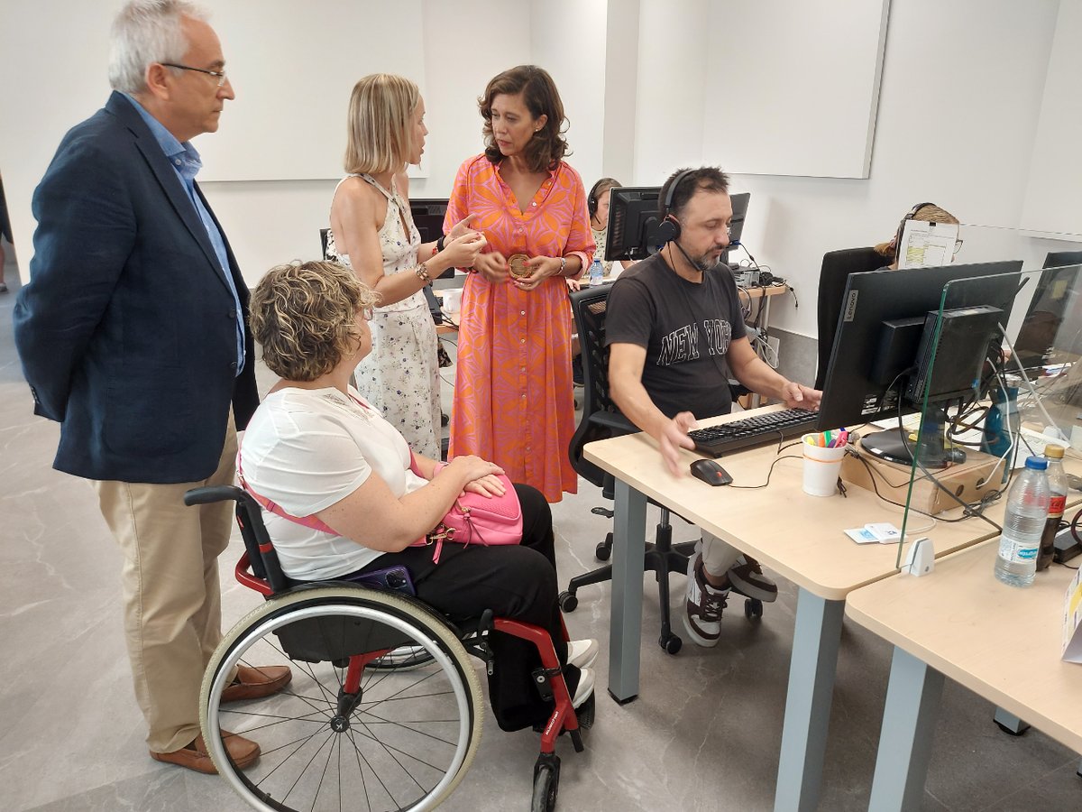 📢 Servicio #AtenciónTelefónica #SAT #ServiciosSociales @zaragoza_es:  👉 + de 123.000 llamadas atendidas por 14 #personascondiscapacidad de Fundación Dfa que prestan el servicio en español francés inglés árabe rumano y en #LenguadeSignos #LSE 😊 + info ➡️ bit.ly/3YAuzPT