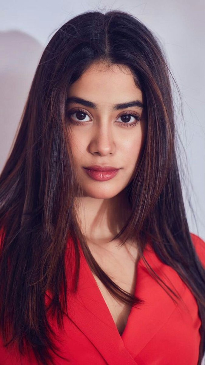 iromeostark's tweet photo. Janhvi Kapoor Vs Sara Ali Khan https://t.co/bIorvPG9Ci