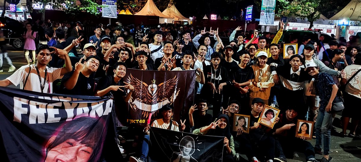 FJKT48Everyone's tweet photo. terimakasii yang sudah hadir diacara SoundsFest Bekasii, see u next event all!! 🙌 https://t.co/eH93b6AzPR