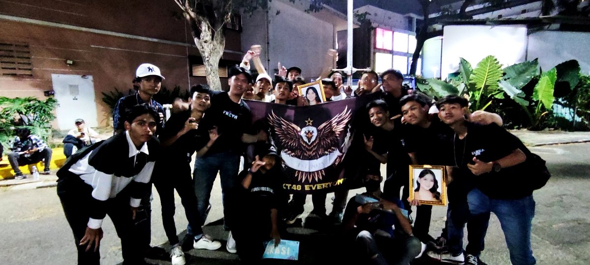 FJKT48Everyone's tweet photo. terimakasii yang sudah hadir diacara SoundsFest Bekasii, see u next event all!! 🙌 https://t.co/eH93b6AzPR
