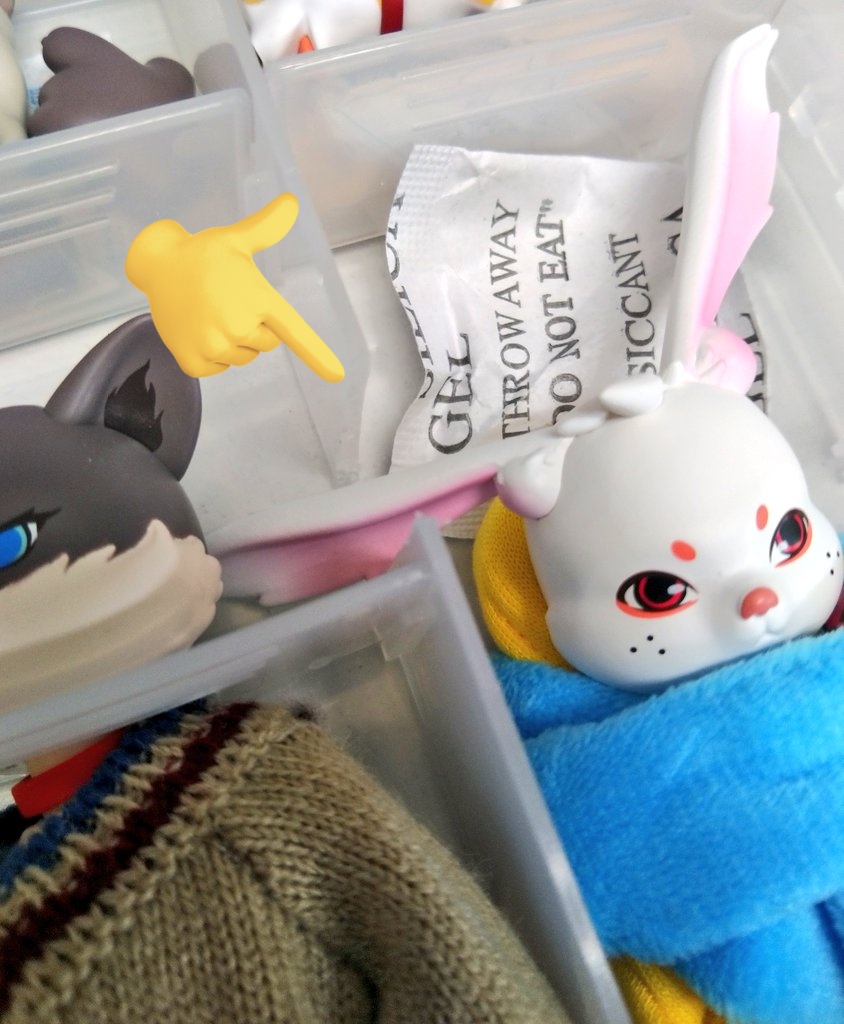 wakasama555's tweet photo. という訳で近々に入手したCOME4ARTSの動物病院シリーズは組立ると最初の缶型ケースには入らないのでダイソーのケース改造で収納ー!
特に小月のお耳がどうにも引掛るので固定仕切を切除〜
集めて遊んで楽しいシリーズですワー
#COME4ARTS https://t.co/FiOcIpBy2v