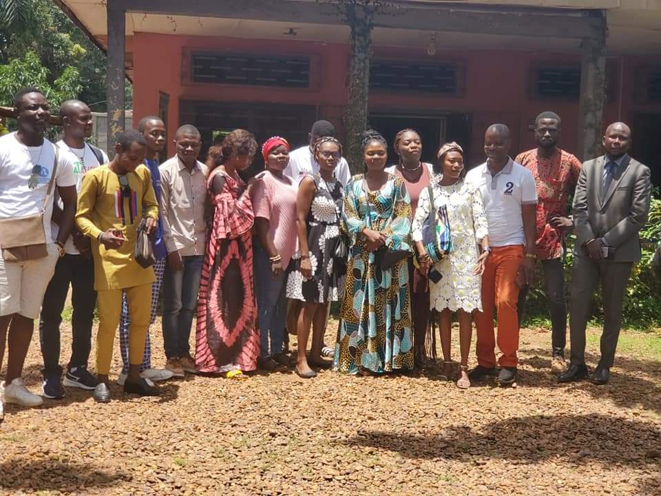 yali_centro's tweet photo. Nous avons accueilli les nouveaux alumnis par une cérémonie welcoming organisée samedi dernier au siège à #Bangui. La Secrétaire Exec. Adj a rehaussé sa présence pour souhaiter la bienvenue aux jeunes qui feront partie du dynamisme central. 
@YALI4AFRICA https://t.co/MMwNBzricB