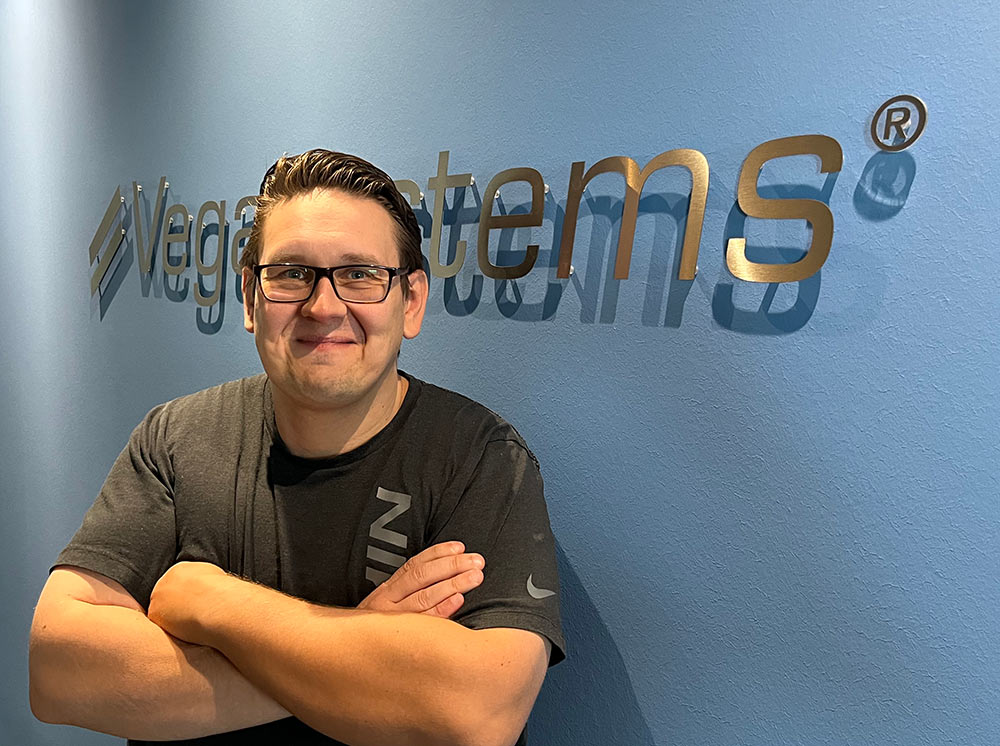 Wir wachsen und begrüßen unseren neuen Mitarbeiter Robert sehr herzlich. Robert ist erfahrener und vielseitiger Programmierer und wird uns bei aktuellen und zukünftigen Softwareanpassungen unterstützen. 💪#Paderborn #Rechenzentrum #VegaSystems #BestesTeam