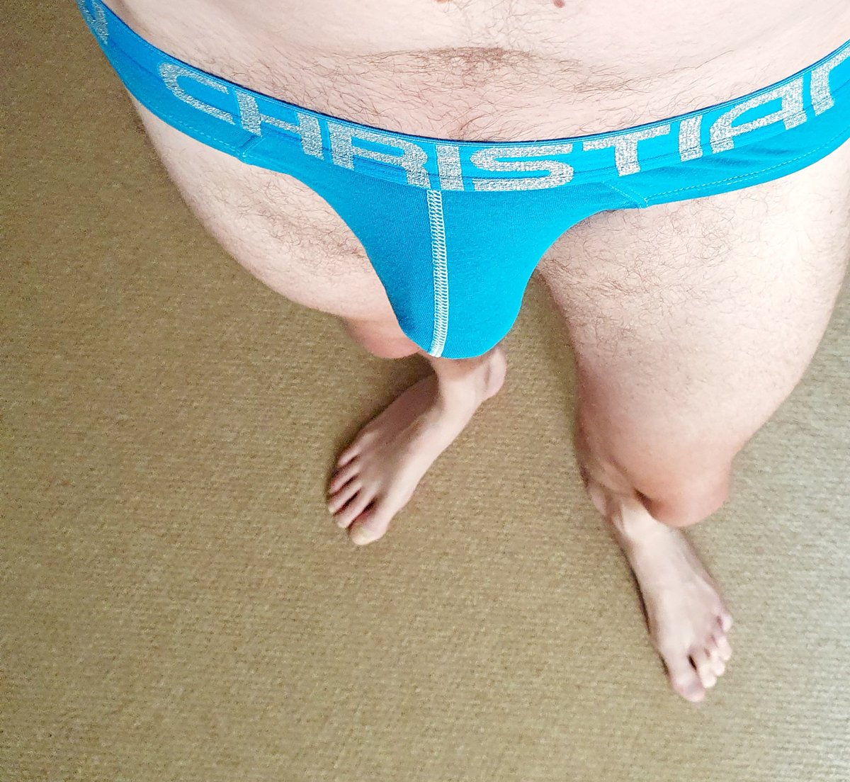 UkHello1's tweet photo. #bulge and #feet
#gayexhib
#gayunderwear https://t.co/hLnywz2aLP