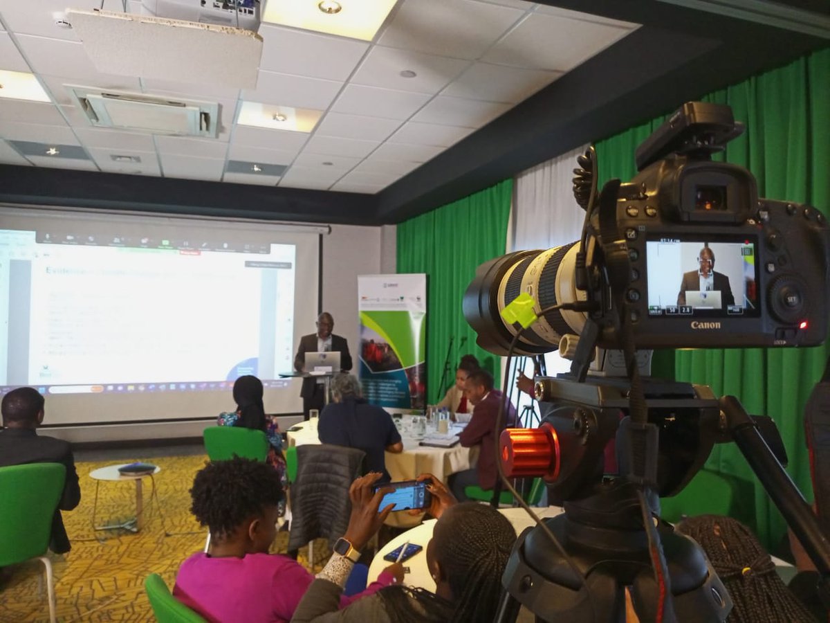 BirdLifeAfrica's tweet photo. @Ken_BirdLife  presents on  Tackling  #ClimateChange focusing on  key outcomes of  COP27 and looking ahead to COP28  at the inaugural media science cafe hosted by @MeshaScience and Regional Conservation Leaders @ABCGconserve

#conservationsciencecafe #ABCGScienceCafe https://t.co/51s6TuGMlj