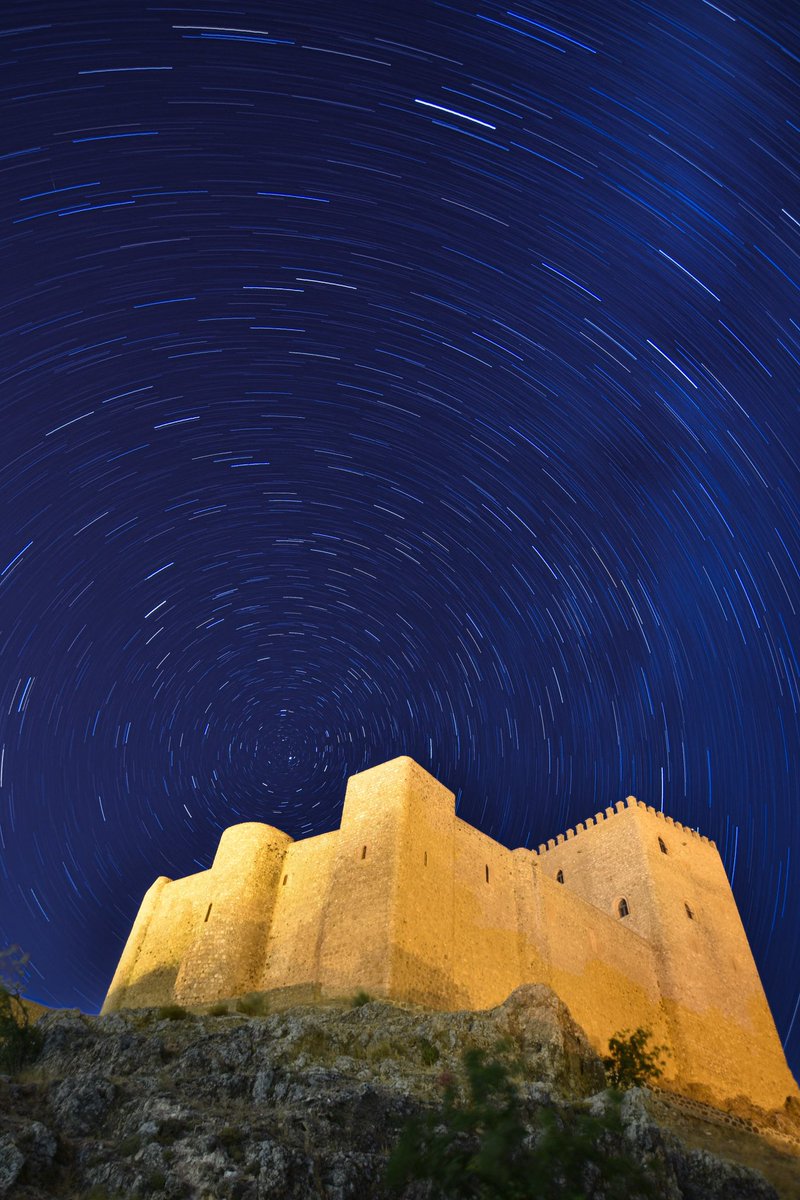Gauden85's tweet photo. Circumpolar sobre el castillo de Segura de la Sierra (Jaén) en la calurosa noche de ayer @tiempobrasero https://t.co/3qdI8GvnrB