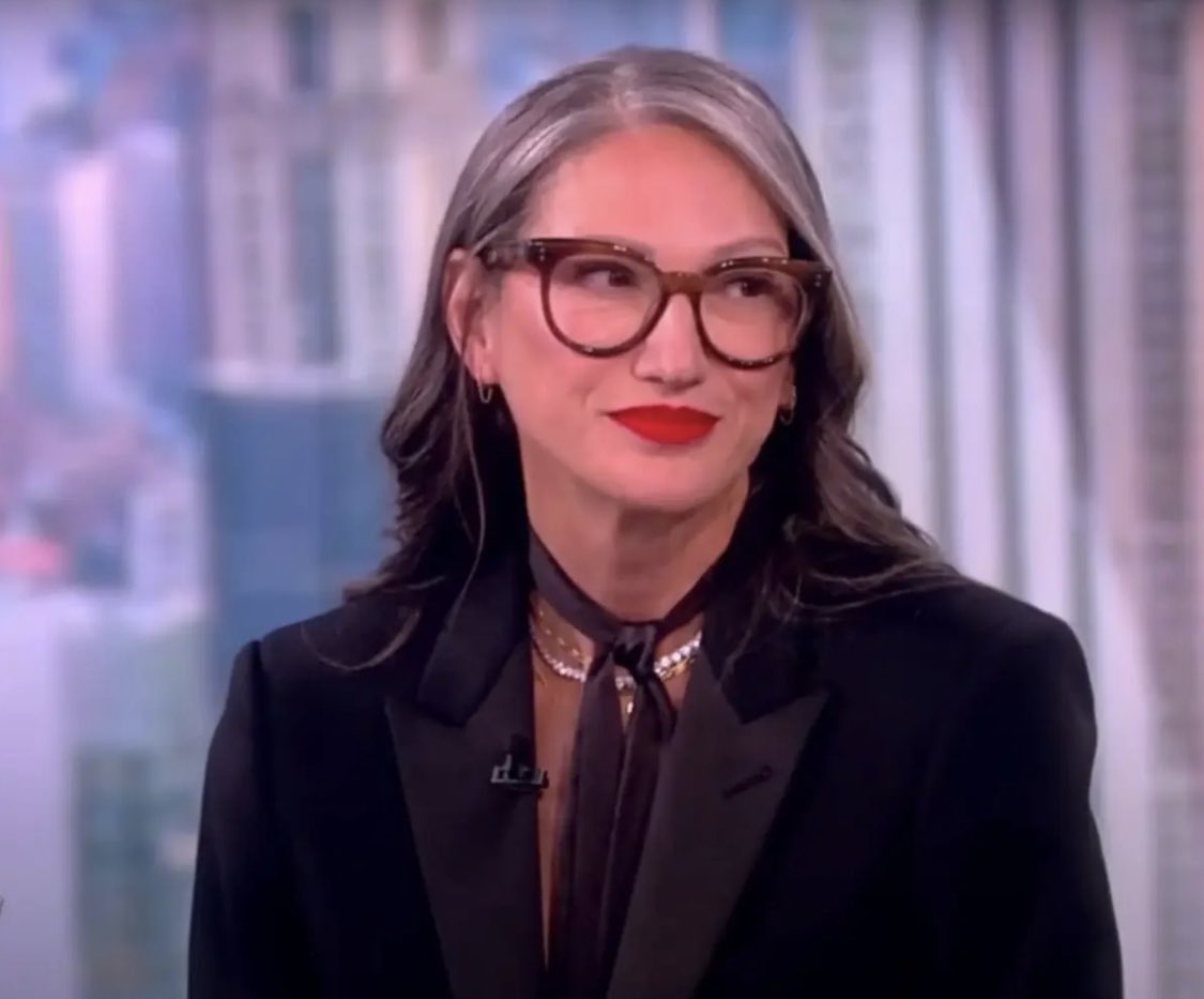 _happilyMarreed's tweet photo. Love Ms Jenna Lyons 

Best group of women Bravo has put together in a long time 

#RHONY https://t.co/3mCX0OBpbJ