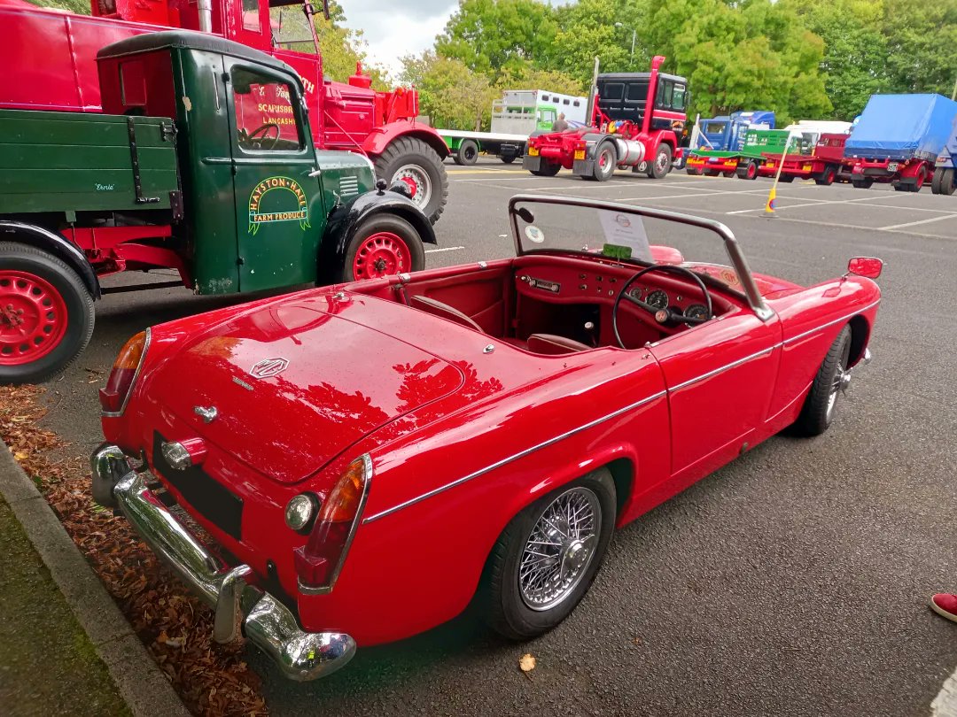 Thank you to Wigan Ukulele Club for putting on a fantastic show 🎼 

A big thank you to Mark for lending us his bus &amp; Peter Houghton for the wonderful tours of Leyland they conducted!! 💚 Thank you to Huntapac for sponsoring them 😁

[3\5]