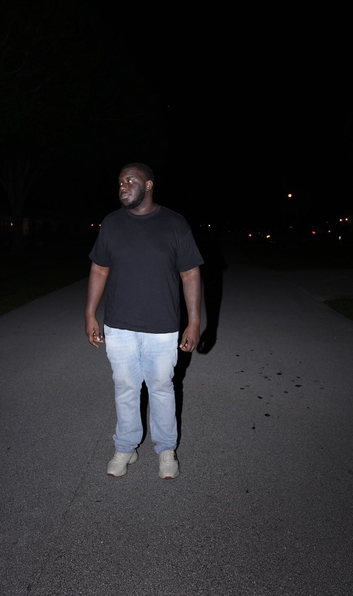 cjtellem2k11's tweet image. When you comin’ up every dollar mean sum💸🎯
•
•
•
Thank you to everyone that supports me and help my dream become a reality without you guys it wouldn’t be chop it up its our birthday🤞🏾💯 #Chapter24 #Chopitup