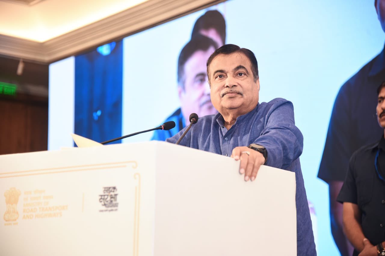 गडकरी ने लॉन्च किया देश का पहला दुर्घटना परीक्षण कार्यक्रम 'भारत NCAP' - Gadkari launches country's first crash test program 'Bharat NCAP'