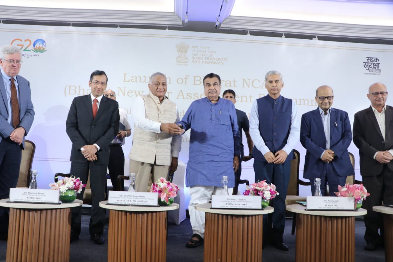 गडकरी ने लॉन्च किया देश का पहला दुर्घटना परीक्षण कार्यक्रम 'भारत NCAP' - Gadkari launches country's first crash test program 'Bharat NCAP'