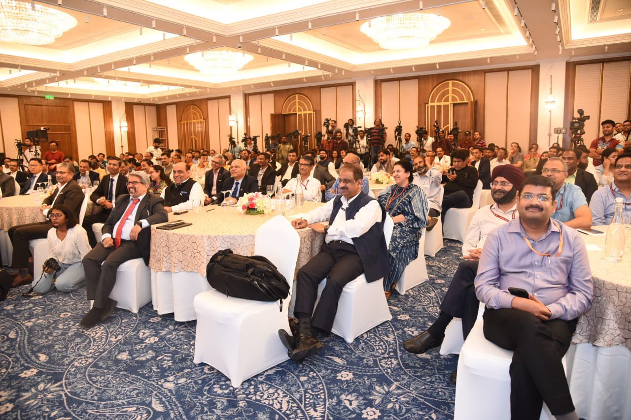 गडकरी ने लॉन्च किया देश का पहला दुर्घटना परीक्षण कार्यक्रम 'भारत NCAP' - Gadkari launches country's first crash test program 'Bharat NCAP'