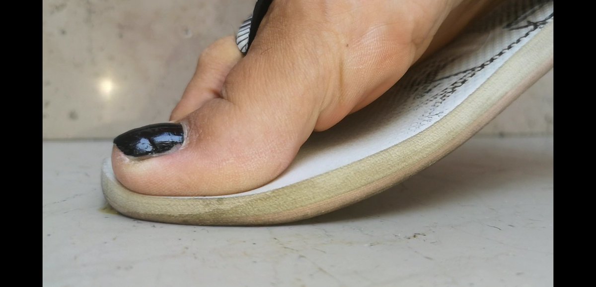PowerfullFeets's tweet photo. Ops ive crush something , do you feet the pressure of 80 kg. Look how flat my flip flops becomes under my full weight 
Crush fetish
Crushfetish
Big feet
Crush 
Crushing 
Tip toes https://t.co/Y8kxJzzTMw