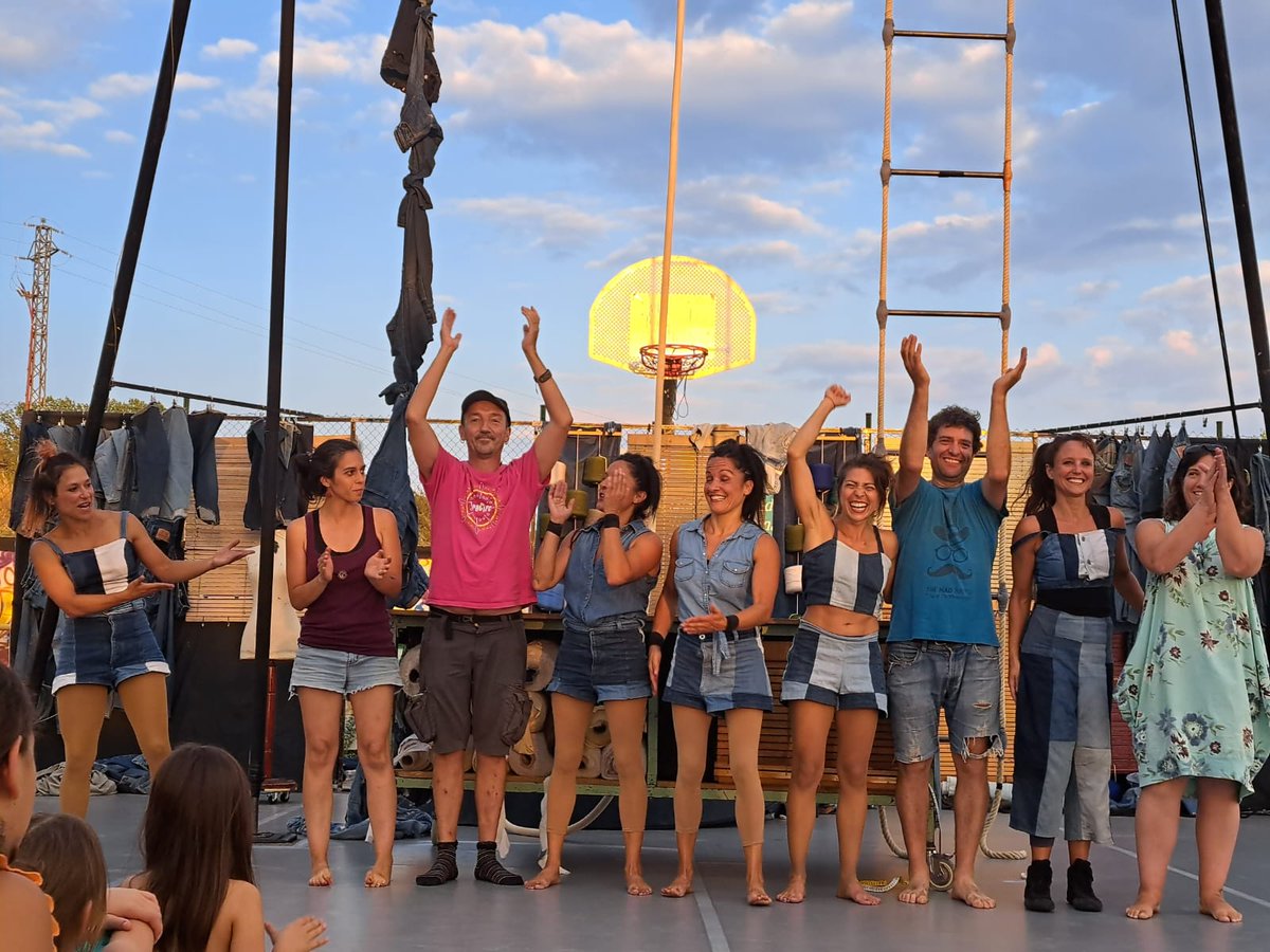 Diumenge vam tancar la 8à edició del Giracirc amb molt d'èxit al costat de la Companyia Cap i Cua. Volem agrair a totes les voluntàries companyies i els visitants per fer-ho possible i també a: <a href="/Aj_Collsuspina/">Ajuntament de Collsuspina</a> <a href="/Olotuit/">Ajuntament d'Olot</a> <a href="/suaracoop/">Suara Cooperativa</a> <a href="/CulturaDIBA/">Cultura Diputació Barcelona</a> <a href="/FundlaCaixa/">Fundación ”la Caixa”</a> @ApccCat <a href="/zirkolika/">Zirkolika</a>