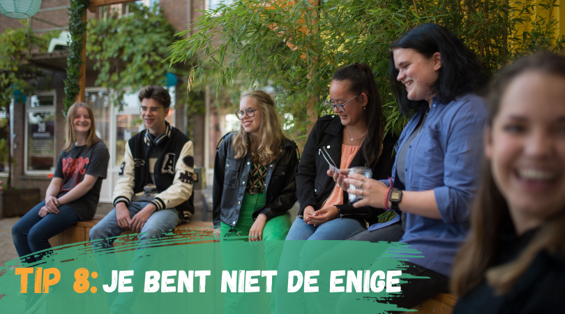 Niets leuks kunnen doen met andere jongeren en je verhaal niet kunnen delen. De gevoelens van eenzaamheid kunnen heel pijnlijk zijn 💔.

Het is goed om te weten dat je hierin niet de enige bent. Eenzaamheid hoort bij het leven en iedereen krijgt er daarom weleens mee te maken.