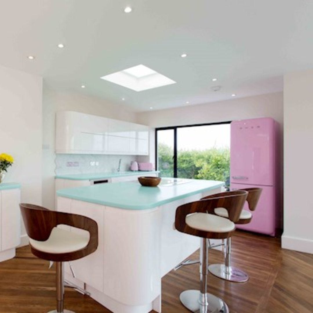 Brett Martin flat glass rooflights are the perfect addition to any open-plan kitchen dining space😍

Discover for yourself - sterlingbuild.co.uk/info/brett-mar…