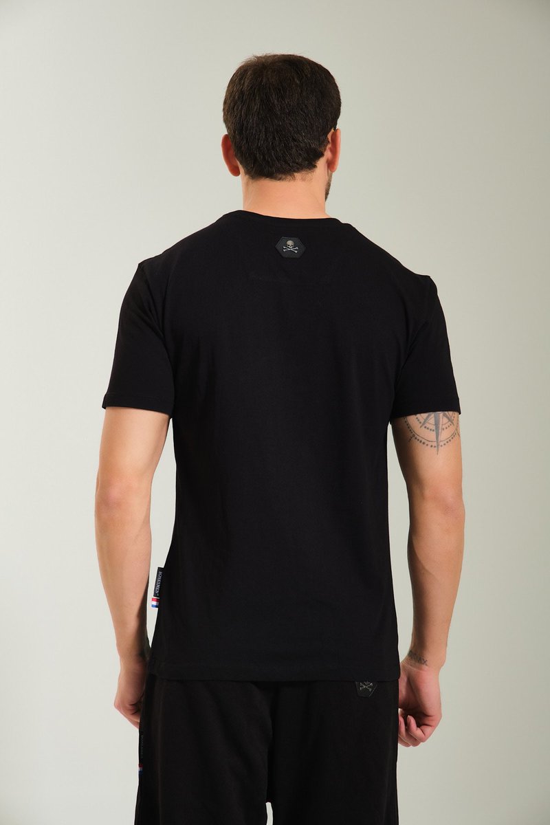 Bonesmen's tweet photo. BONESMEN Presents the Fusion of Simplicity with Nobility. @bonesmen 🏴‍☠️

#bonesmen #formen #menfashion #tshirt https://t.co/AXUBSfnx1d