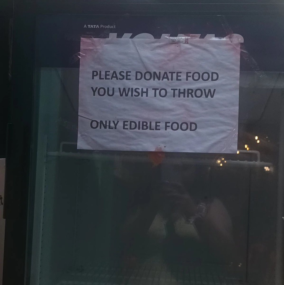 SreejaDeb10's tweet photo. Cafe A Paris, which is located in kormangala, Bengaluru, took a positive step to create awareness on how not to waste food rather than donate to those who need it. IT was a great initiative taken by the cafe . #foodokwasteyaake
#Bengaluru
#dontwastefood https://t.co/iljZOnrWHe