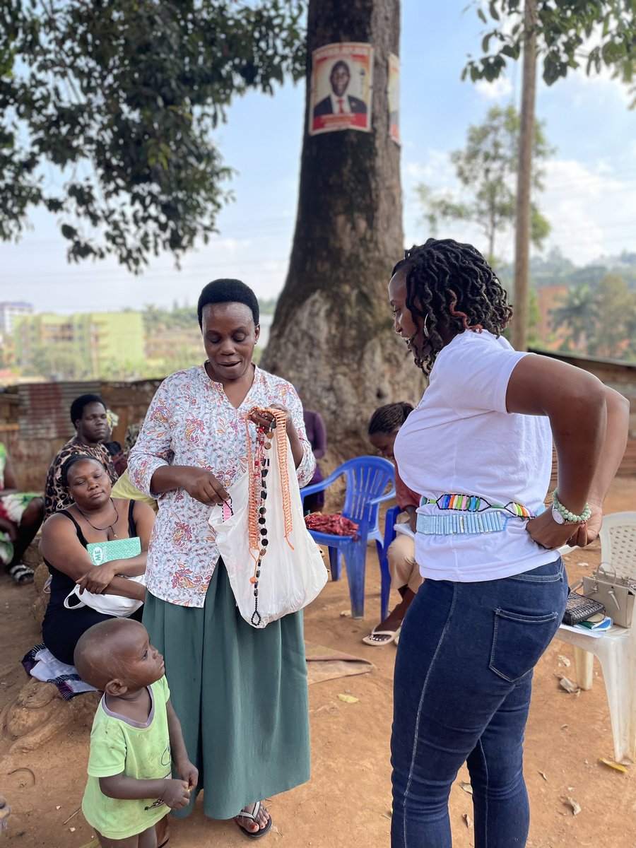 AloraInitiative's tweet photo. Happy Tuesday folks 😊

Meet Betty, one of the women who is part of our Financial Class. 

She is an entrepreneur who is starting from scratch, rewriting her narrative and using Entrepreneurship as her bridge to empowerment. https://t.co/a1jlrXKf1M