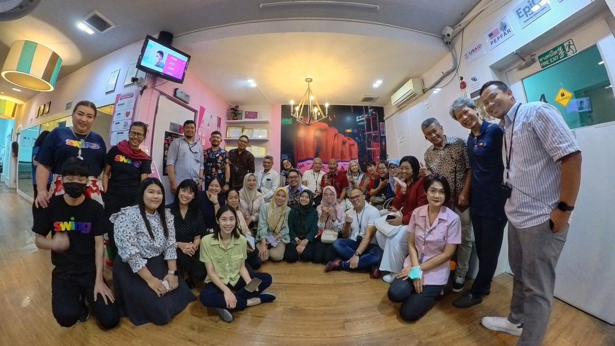 unaids_id's tweet photo. On the second day of the #SouthtoSouthLearning initiative, the Indonesian team's schedule involves visiting the Service Workers in Group Foundation (SWING), which offers community services to Female Sex Workers (FSW). #UANIDS https://t.co/gRvnJ8OJDj