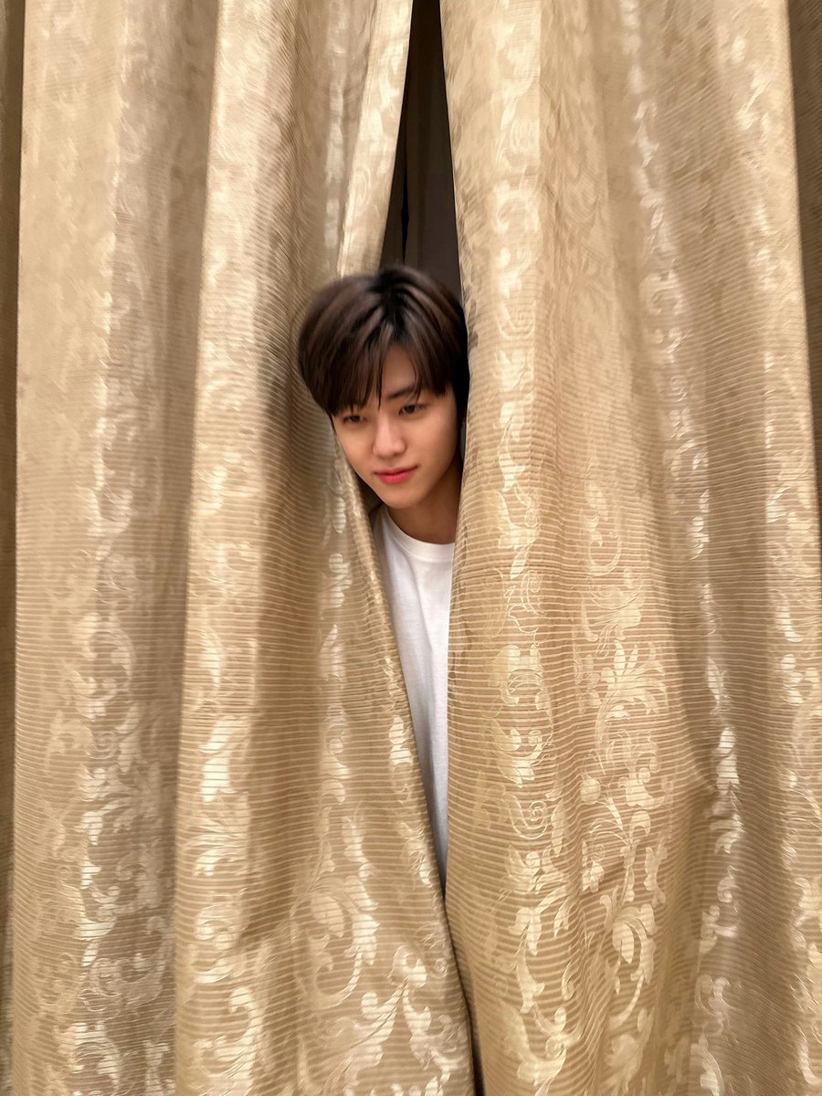 NJMENCT's tweet image. When the curtains feel like they have a sound that can be heard through the air, telepathy happens so that you start to pack yourself behind it and make everyone questioning where the bunny is at. It can be a good idea to hide and seek, hiding ourselves from the world. 😌