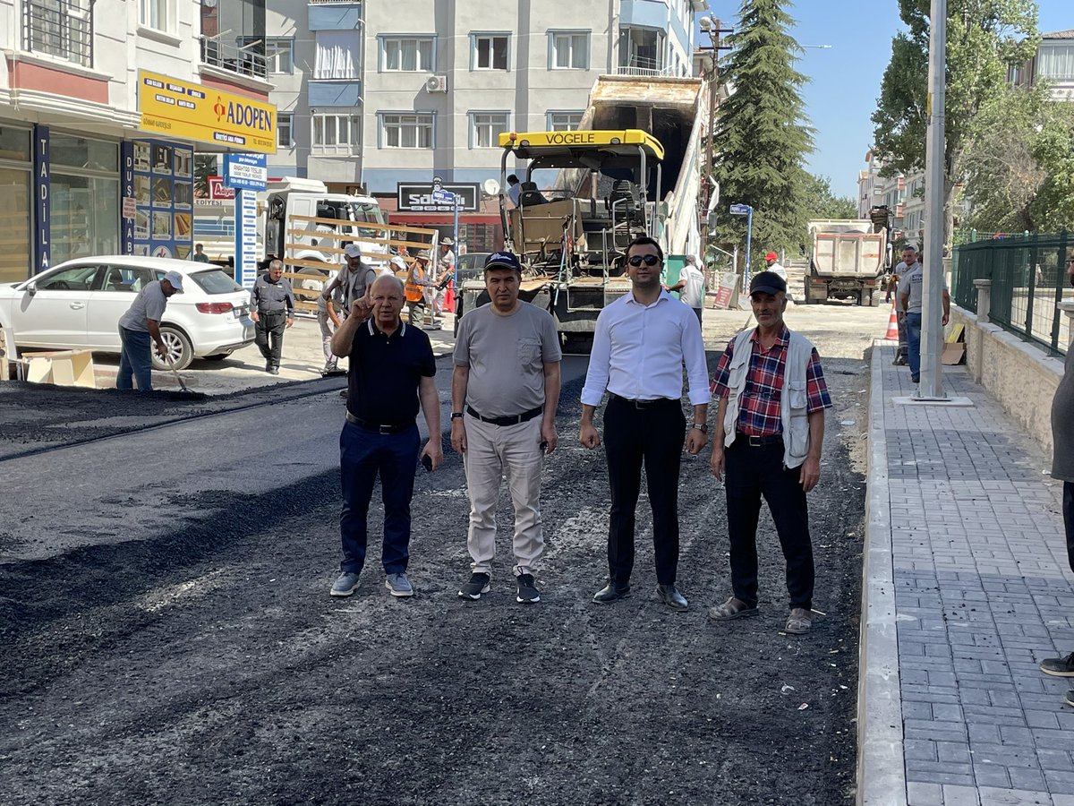Cemalsatlm1's tweet photo. 📌Etimesgut Belediyesi olarak;
Merkez Mahallerdeki Asfalt çalışmalarımız devam ediyor…
📍Etiler Mahallesi
#EnverDemirel
#EtimesgutBelediyesi https://t.co/r3rE2qMwSy