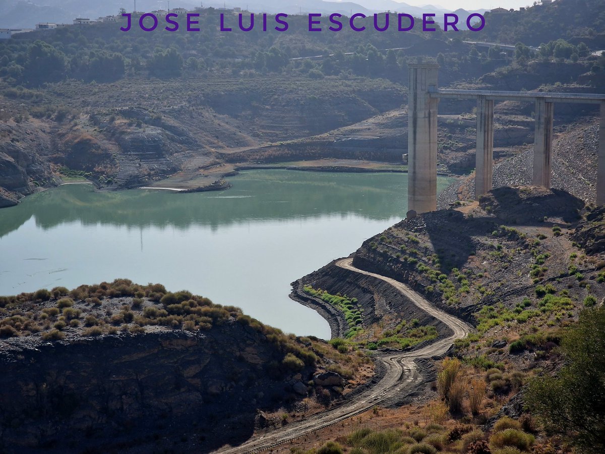 tormentayrayos's tweet photo. El Embalse de la Viñuela, llega a  al 8.41% de capacidad hoy 22 de agosto. En el año 2011 al 98%. Fijaros la diferencia 
@Storm_Malaga

@AEMET_Andalucia

@AEMET_Esp

@aquilatierratve

@RAM_meteo

@Rub_dc

@lasextameteo

@ElTiempoA3

@ilillom

@PTV_Malaga https://t.co/u1nqPkY9fY