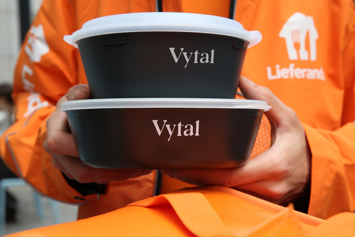 Our <a href="/lieferando/">Lieferando Deutschland</a> team has partnered with <a href="/MyVYTAL/">Vytal</a> to roll out the use of reusable packaging, where it can be collected free of charge, from 50 restaurants across #Berlin and #Cologne with more cities and restaurants to follow. Read more here: justeattakeaway.com/newsroom/de-DE…
