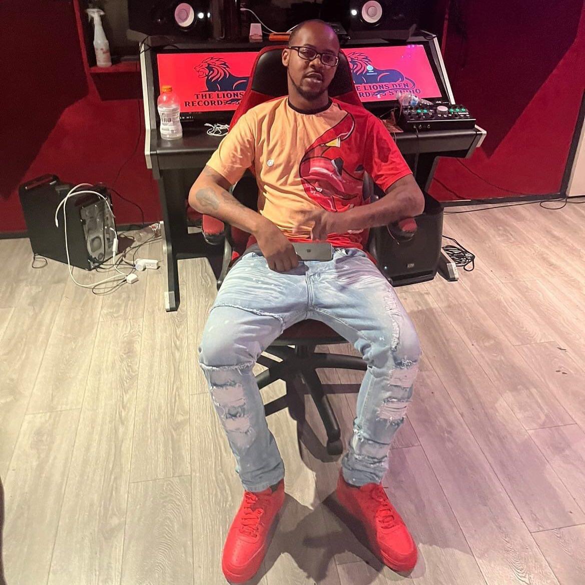 tarzandabarman's tweet photo. Who wants to be my Twitter friend @tarzandabarman #producers #beats #freebeats #rapper #producedby #beatsforrappers #trapbeats #hiphopbeats #produce #letswork #larapper #westcoast #trapbeats #LosAngeles https://t.co/WdoVXJbTpW