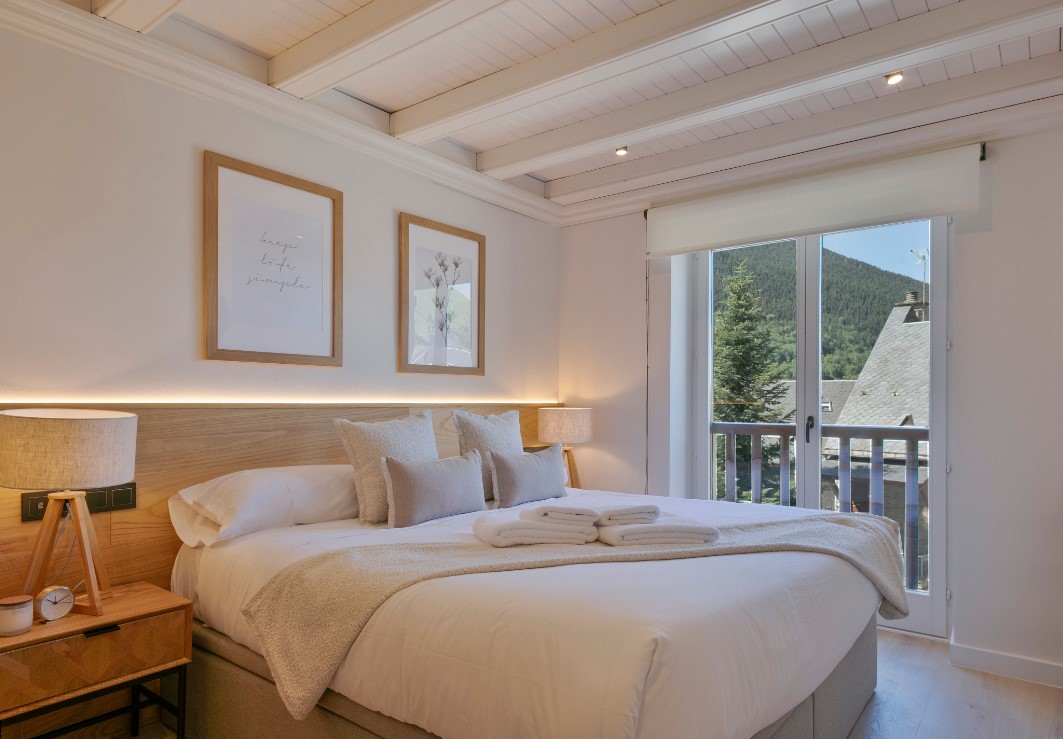 OakleyProducts's tweet image. Internal wood cladding offers several benefits that can enhance the aesthetics, comfort, and functionality of a space. 

Aesthetic Appeal: Wood cladding adds warmth, character, and a natural beauty to interior spaces. 

Order Samples: oakleyproductssw.co.uk
#internalcladding