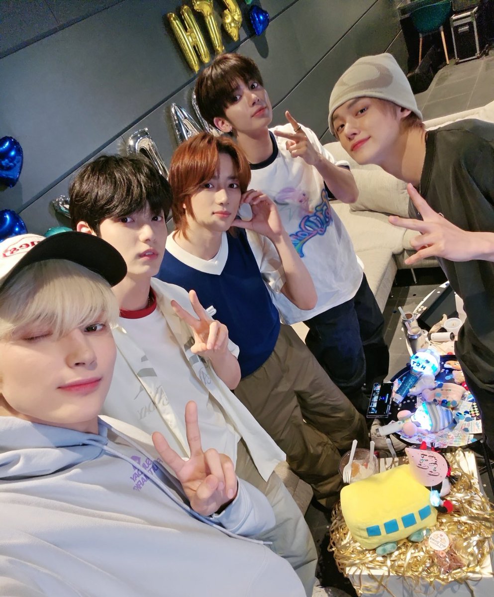 translatingTXT's tweet image. [230822] #HUENINGKAI Weverse 

“HAPPY BIRTHDAY” 

@TXT_members @TXT_bighit