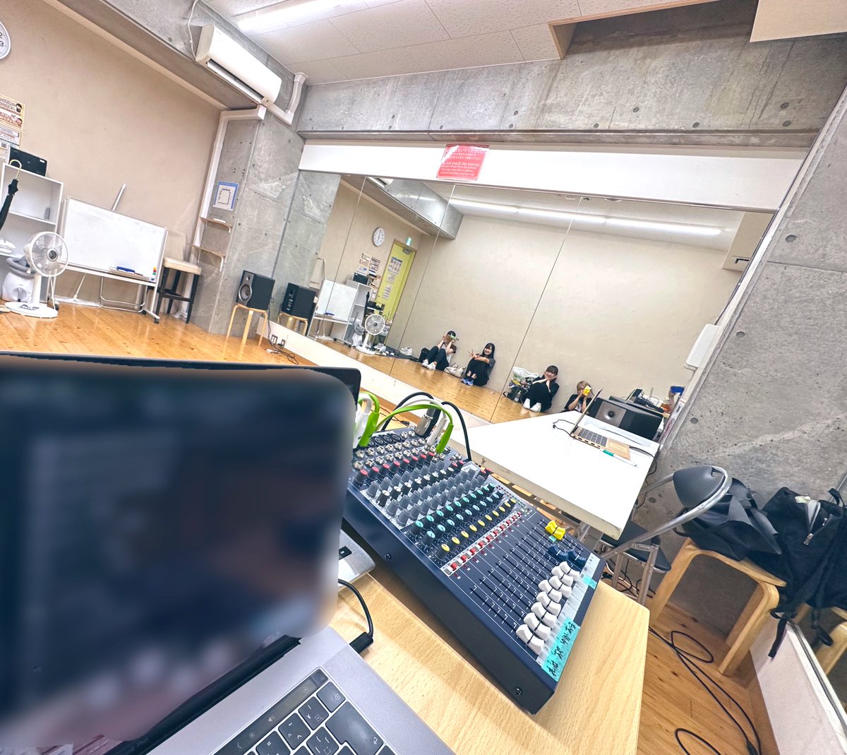 リハ良い感じでした🎤
チームカタクリは機材全部持ち込みで
いつもリハしてます。

他にも機材結構あるので
このまま外でイベントも
出来ちゃいます👍✨

新曲楽しみにしていて下さいね🥣💘

#カタクリコデンセツ