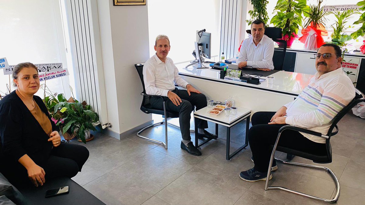 Siirt TSO (@siirttso) on Twitter photo Odamız Yönetim Kurulu Başkan V. Sn. <a href="/focalapkulu/">Fuat Özgür Çalapkulu</a>, Halk Bankası Siirt Şubesi Müdürlüğüne atanan Sn. Osman Dirikulu’na hayırlı olsun ziyaretinde bulunarak, yeni görevinde başarılar diledi. Odamız Yönetim Kurulu Başkan V. Sn. <a href="/focalapkulu/">Fuat Özgür Çalapkulu</a>, Halk Bankası Siirt Şubesi Müdürlüğüne atanan Sn. Osman Dirikulu’na hayırlı olsun ziyaretinde bulunarak, yeni görevinde başarılar diledi.