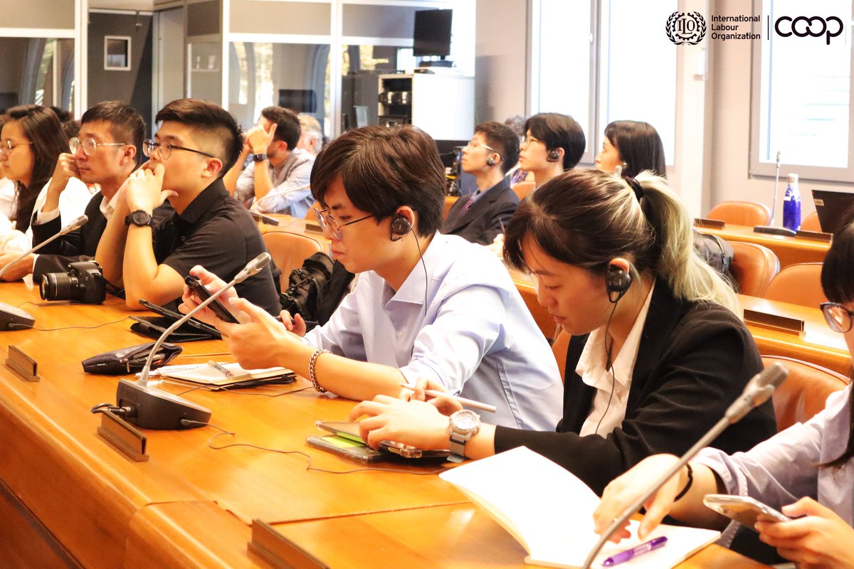 ilocoopsse's tweet photo. 📣Update

👩‍🎓👨‍🎓 #Students from the National Chung Cheng University, #Taiwan are at the @ilo today for a #lecture on Social &amp; Solidarity Economy #SSE, #DecentWork &amp; #SustainableDevelopment 🇹🇼

@simcim #ilocoop #asiapacific #academia #Geneva https://t.co/aImKZre2x2