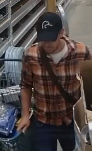 Police are requesting the public’s assistance in identifying a person related to an active file.

If you have any information, please contact the FPF at 506-460-2300, email sebastien.jones@fredericton.ca, or call Crime Stoppers at 1-800-222-8477.

File – 23-800481