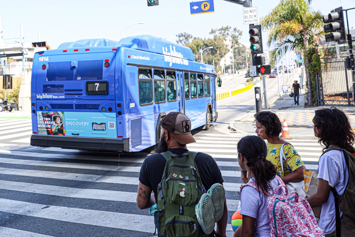 Located in #SantaMonica, California is Cayton Children’s Museum. With over twenty programs for children, it has expanded creative thinking. The local museum put their own creative ideas into action with Queen and Tail posters on #bigbluebus for brand awareness. @CaytonMuseum