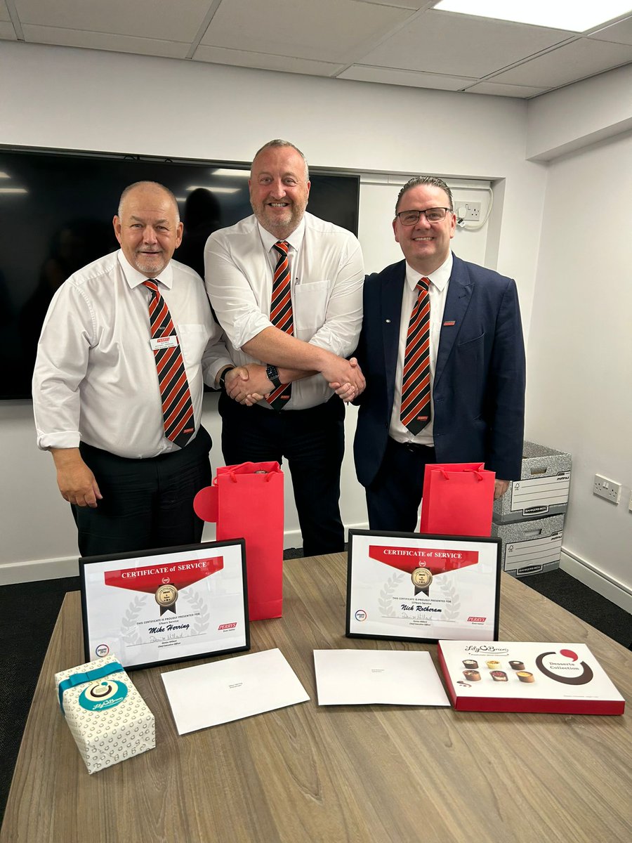 perrysmotors's tweet image. Long service awards! Congratulations to the duo that makes our Kia Sales Department tick like clockwork. Nick Rotheram, Sales Manager (right) celebrating 15 years service and Mike Herring, Retail Manager (left) celebrating 5 years service. Well done gents 👏🏻#longservice #perrys