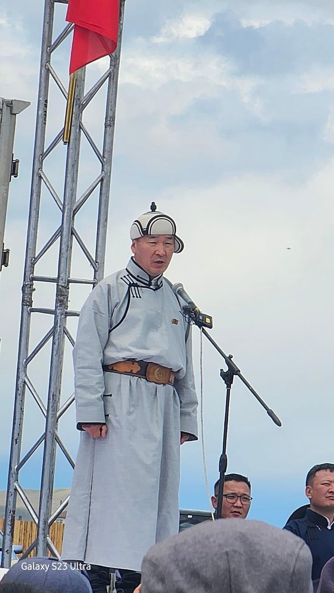 Хонины арьс нөмөрсөн чоно..