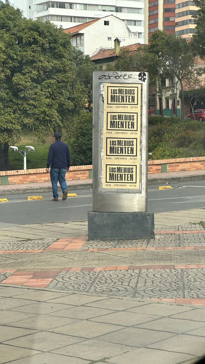 GjJuliet's tweet photo. ¿Ya vieron estos carteles en #Tunja?
Dicen: Los medios mienten
Duda-Confronta-Actua
Antes de reaccionar quiero ver opiniones, #cuenten ¿Qué creen que motiva esta movilización que pareciera ciudadana?
📸 @7NNoticias https://t.co/eWpPSuiIFu