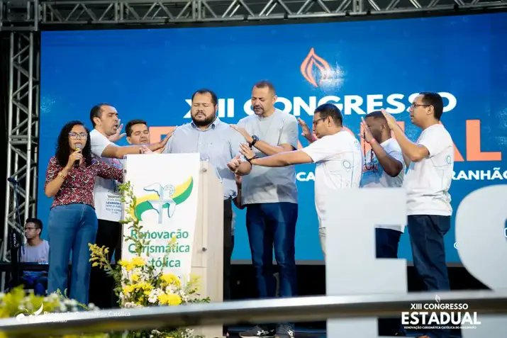 rccma's tweet photo. Vinícius Simões, Presidente do conselho nacional da RCC Brasil, recordava da importância de permanecermos na vida de oração.
#Rccmaranhaooficial
#CongressodoLouvor
#Congressoestadualrccma
#XIIICongressoEstadual
#FortaleceivosnoSenhor
#Rccma #IgrejaCatolica https://t.co/xPGr7bpGx8