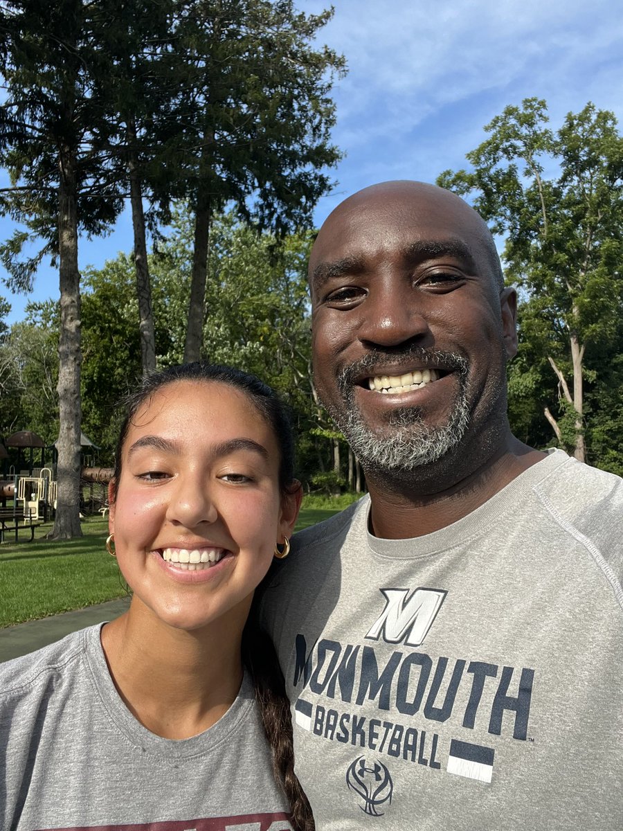 CoachYoungNJ's tweet photo. Great way to start the day: so proud of the progress @sammieslofkiss of @trincollwbb has made the last month. Turning her from an undersized post to an effective stretch 4 by correcting footwork and her shot. Her confidence is GROWING and I love it! #WeOutside #AlwaysACoach https://t.co/IV4eJps8Zv