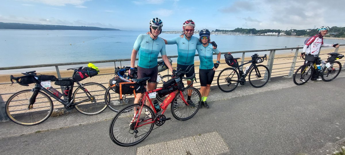 jj99211's tweet photo. After arriving to Brest, we have our way back to Paris. Now in Carhaix, km 697. Too hot.
#PBP2023 @BiciVivir @pakefte @pedalibre @gdcpueblonuevo @CD_Ciclocubin @FECT_oficial https://t.co/MXXs4zBJPR