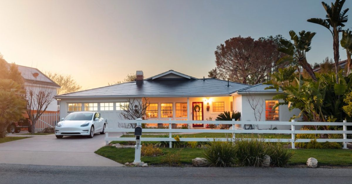 TeslaTrackerUS's tweet photo. 🔄 Tesla shifts solar strategy, opts for certified installers, streamlines ops, and reduces costs. Layoffs show commitment to solar market. #SolarStrategy #CertifiedInstallers #Efficiency https://t.co/fNQ4363kLj