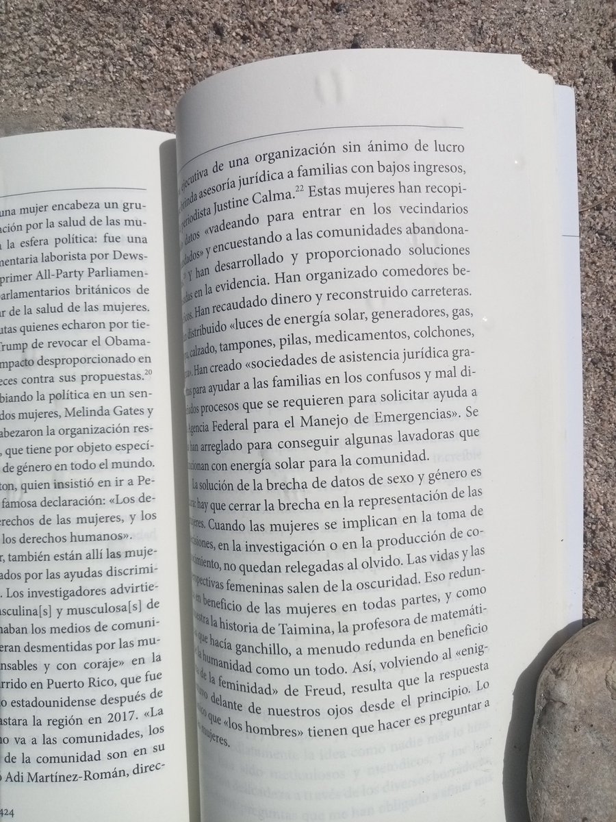 "Cuando las mujeres se implican en la toma de decisiones, en la investigación o en la producción de conocimiento, no quedan relegadas al olvido.... Eso redunda en beneficio de las mujeres de todas partes"
La mujer invisible de <a href="/CCriadoPerez/">Caroline Criado Perez</a> 
#feminismo #datos