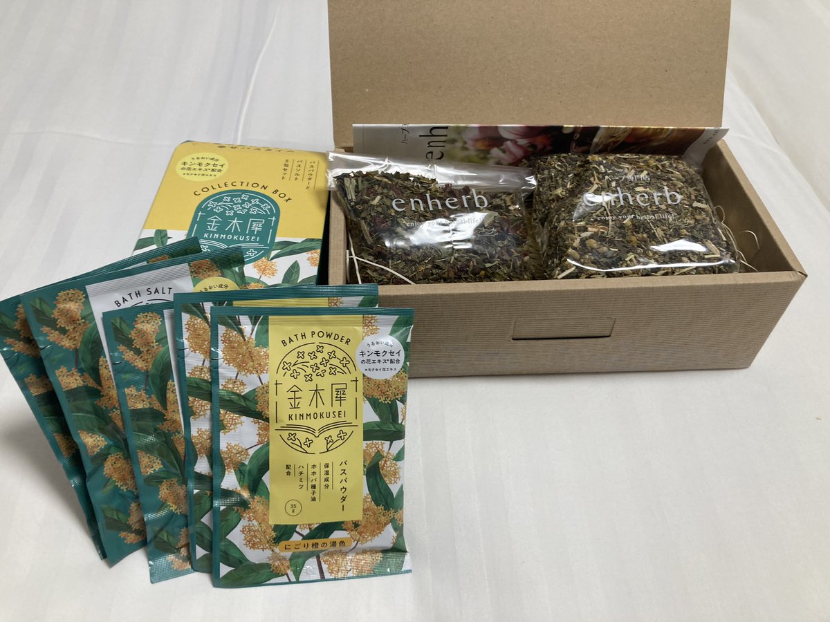nozoko17's tweet photo. ホテルで誕プレもらった〜🎁ハーブティーと入浴剤。ありがたい🤭
去年は小型マッサージ機だったし、最近美容と健康に気を使われている(笑) https://t.co/cOWAlRc5FF