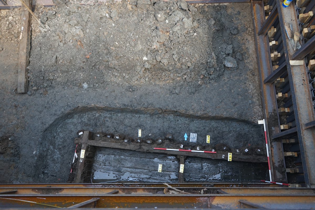 BrnenskyDenik's tweet photo. Věděli jste, že přes současné Mendlovo náměstí kdysi tekl svratecký náhon? Nový objev archeologů @ArchaiaBrno poodhaluje víc informací. Mrkněte se zde, co našli a na co nového přišli😉👀👉https://t.co/YLAXJyS7UM
#Mendlak #SvrateckyNahon #Brno #nalez #historie https://t.co/VcndozHdt0