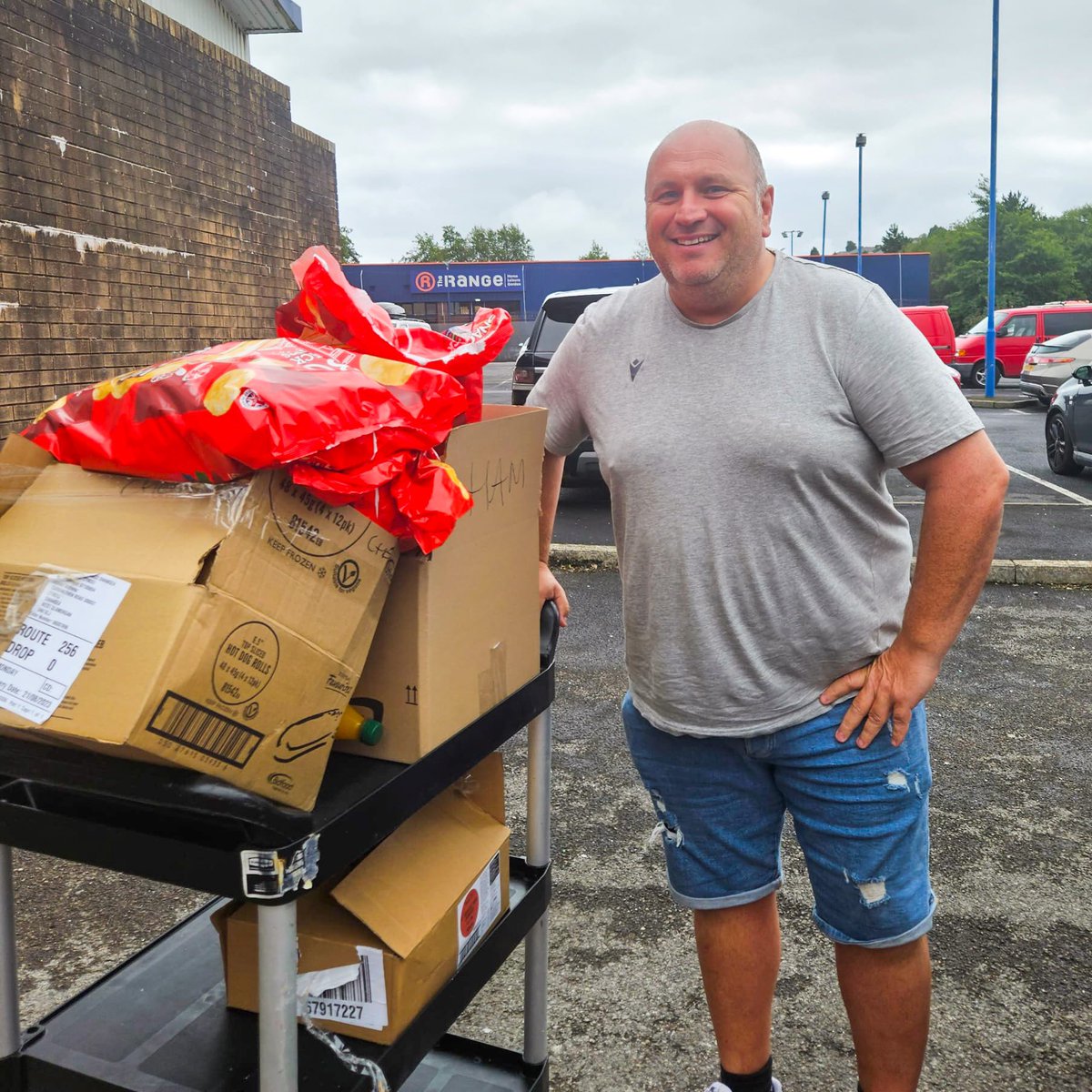 carolynharris24's tweet photo. Happy to provide lunches for @CommunityOsprey Fit, Fun and Fed camp today 🥪 #EveryoneDeservesASummer https://t.co/bEfYX9qeoD