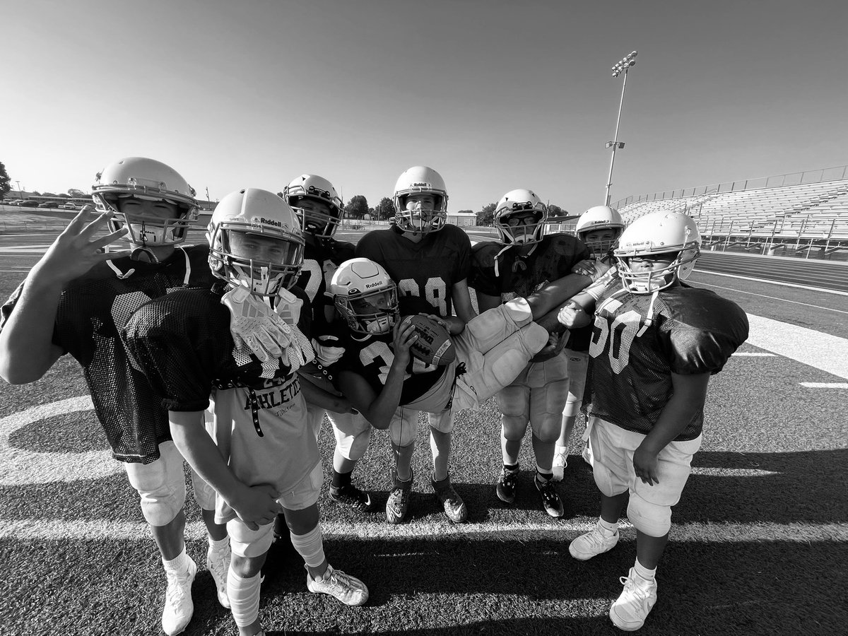 The Strength Palace of Prosper (@strengthpalace) on Twitter photo 🏴☠️🦅🔥🎩Top of the Morning <a href="/RMS__Athletics/">Rushing Boys Athletics</a> and Coach Rod. Running back crew need to take a photo this morning. Fun fact the avg weight of a <a href="/ReynoldsNest/">Reynolds MS Athletics</a> RB is 204.5 pounds. Coming to a stadium near you. #DMGB #DYJ 🏴☠️🦅🔥🎩Top of the Morning <a href="/RMS__Athletics/">Rushing Boys Athletics</a> and Coach Rod. Running back crew need to take a photo this morning. Fun fact the avg weight of a <a href="/ReynoldsNest/">Reynolds MS Athletics</a> RB is 204.5 pounds. Coming to a stadium near you. #DMGB #DYJ