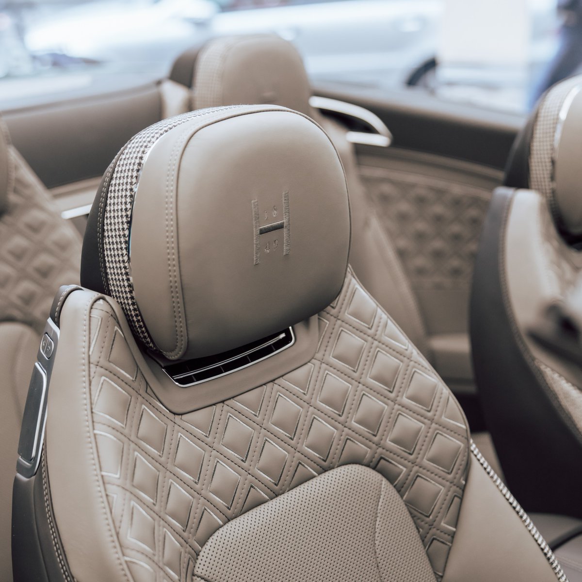 huntsmansavilerow tweet media